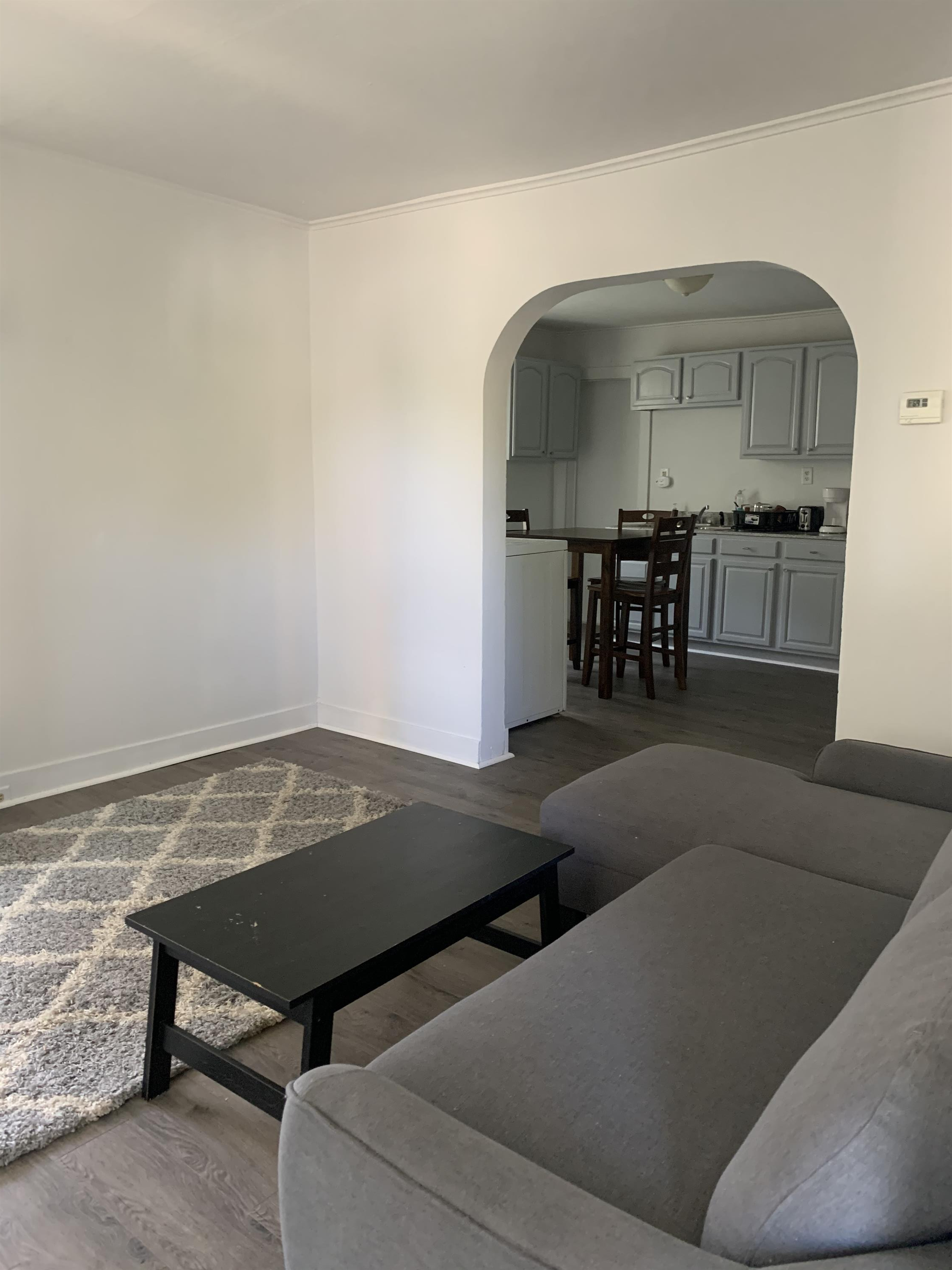 190 W 8th - 2